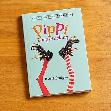 A Pippi Longstocking book on a wooden table